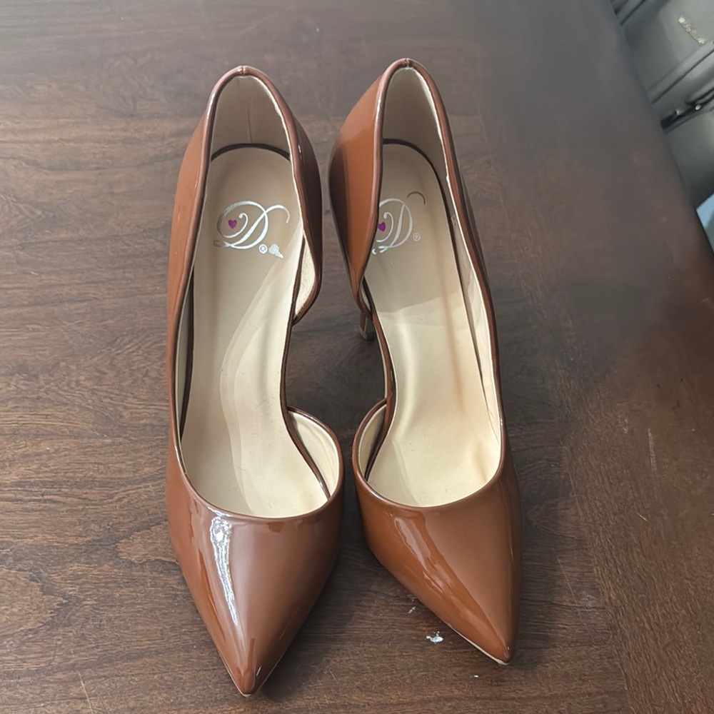 Dream Pairs Glossy Brown Heels